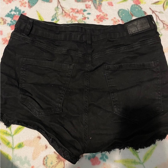 Women’s black denim shorts. - Picture 3 of 3